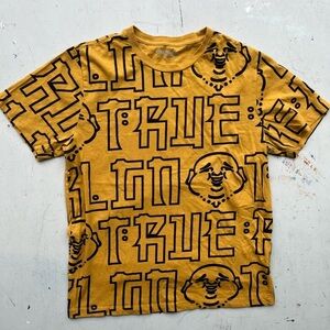 Women's True Religion T-Shirt Yellow All-Over Print M Buddha Y2K Logo Streetwear